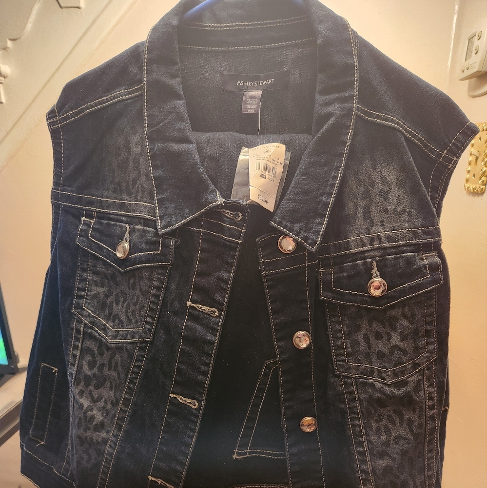 Brand new Ashley Stewart denim vest with matching jeans set 22/24